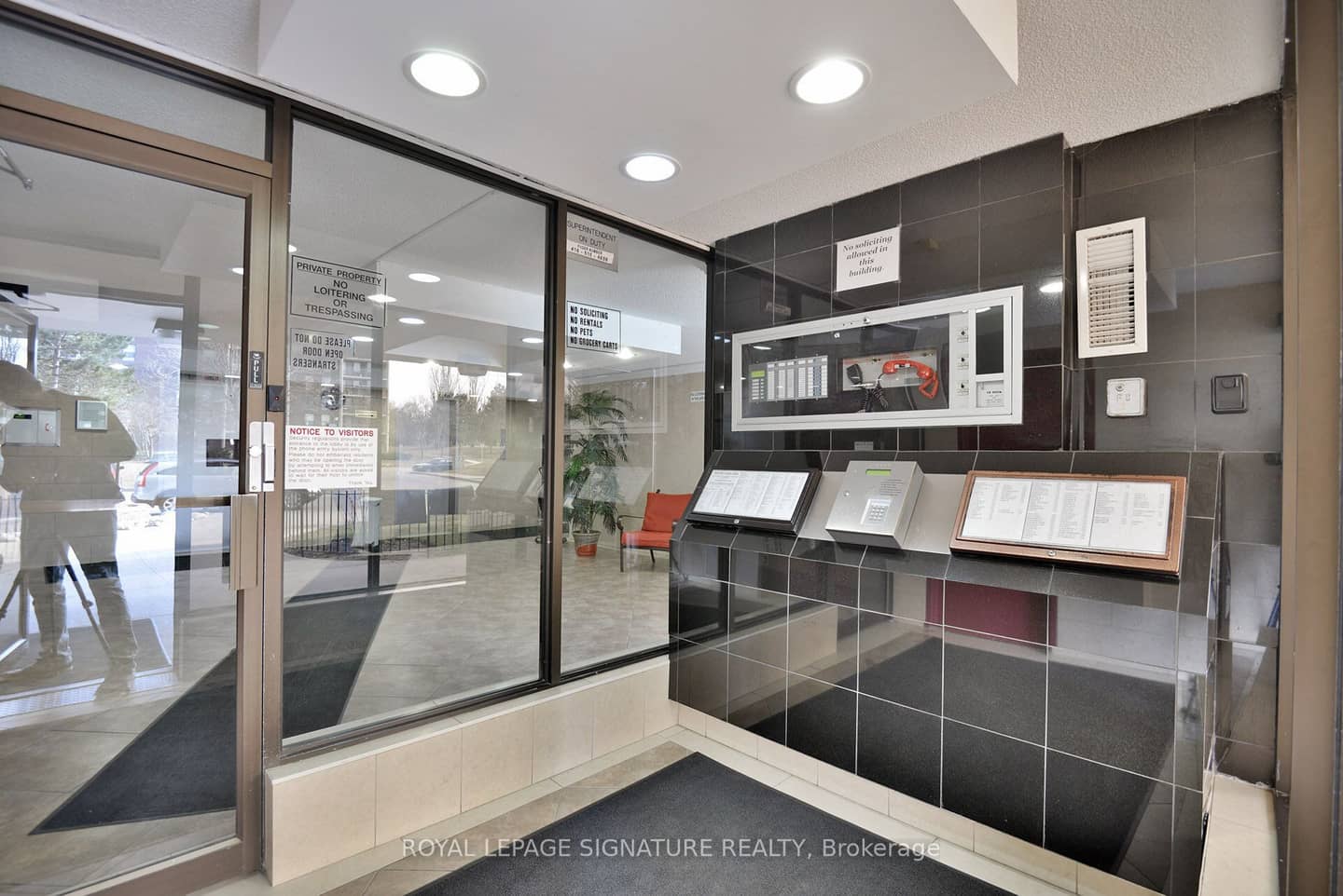 4 Kings Cross Road 303, Brampton, ON L6T 3X8