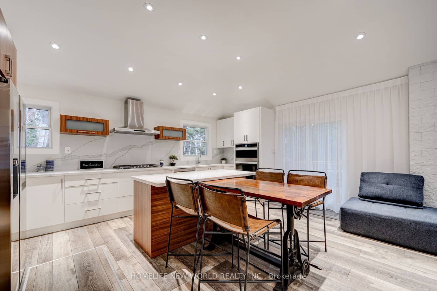65 Edith Street, Georgina, ON L0E 1L0