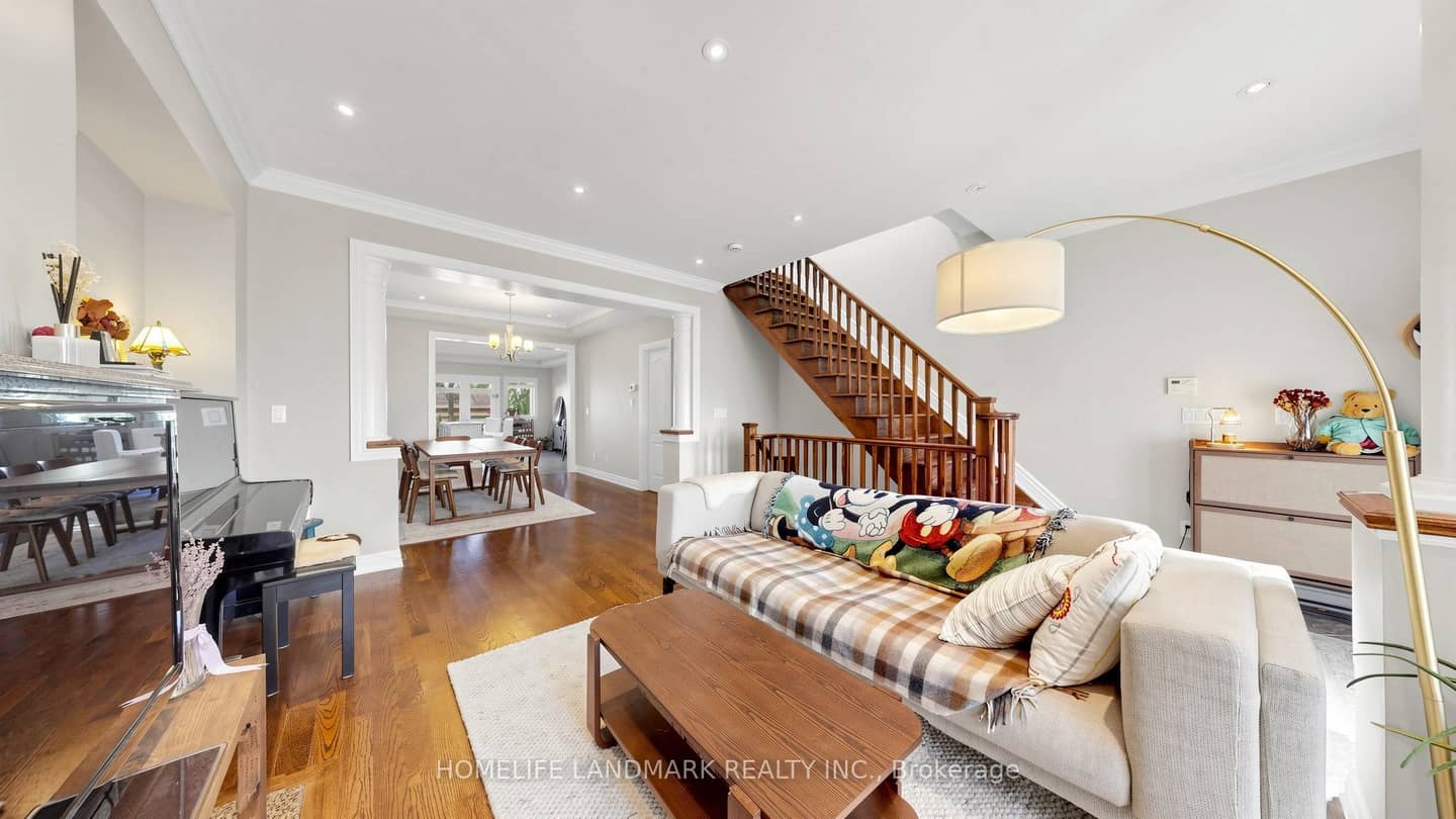 357 Bartlett Avenue N, Toronto, ON M6H 3G8