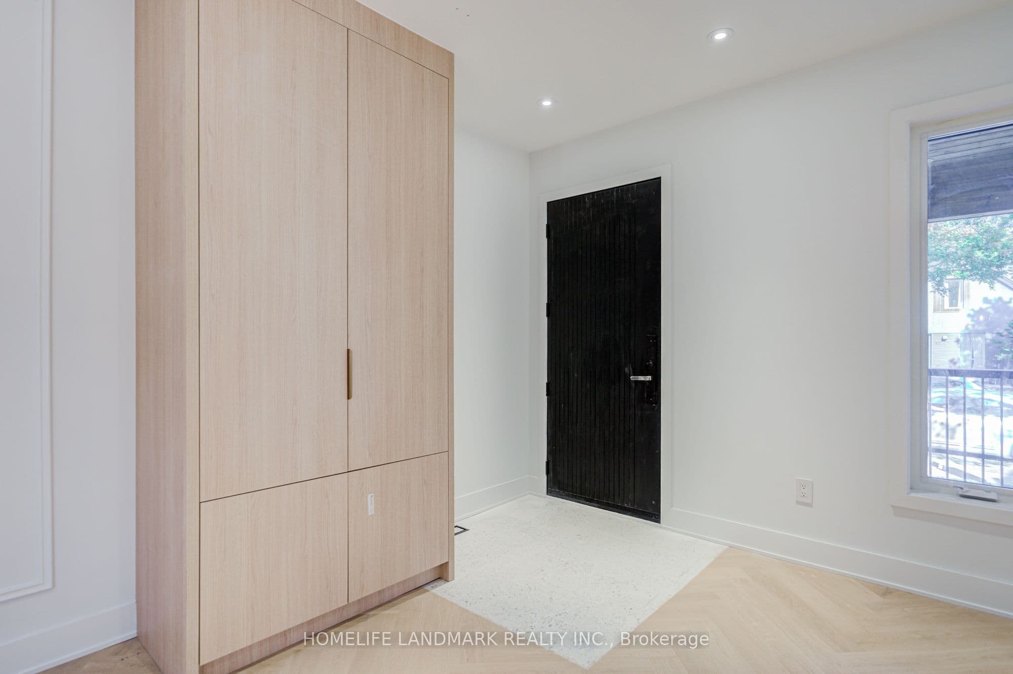 34 Hiawatha Road, Toronto, ON M4L 2X8