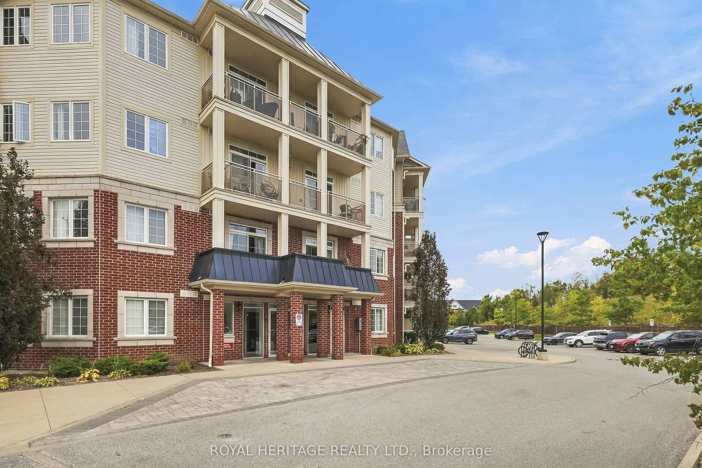 80 Aspen Springs Drive 320, Clarington, ON L1C 0V4