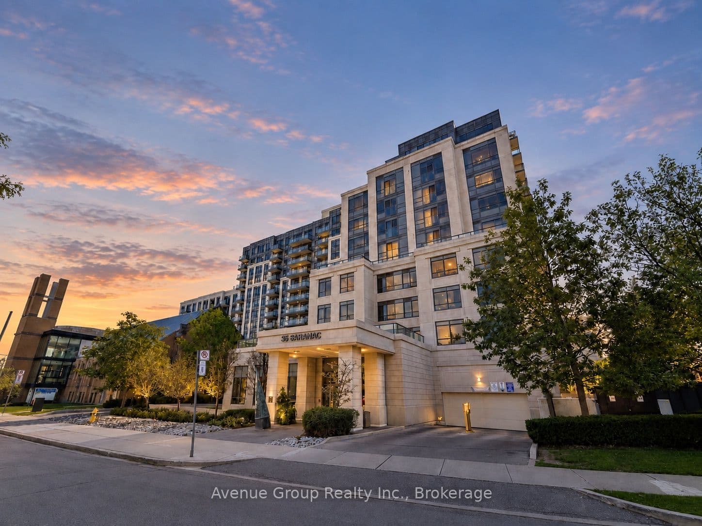 35 Saranac Boulevard 527, Toronto, ON M6A 2G4