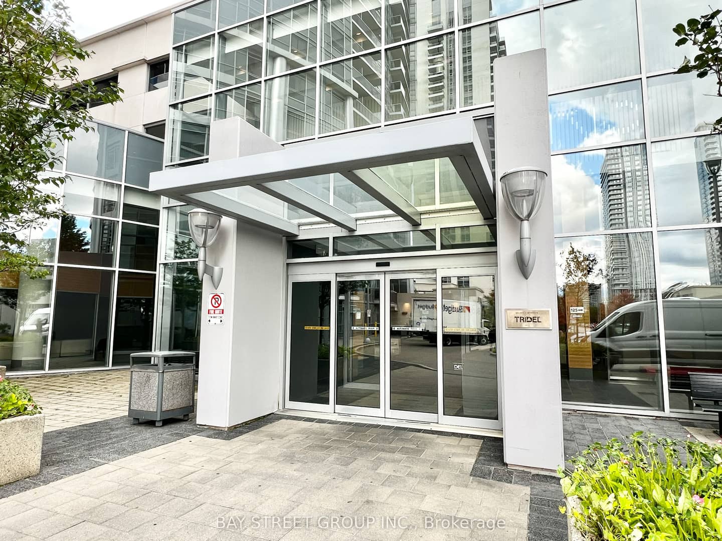 125 Village Green Square 2305, Toronto, ON M1S 0G3