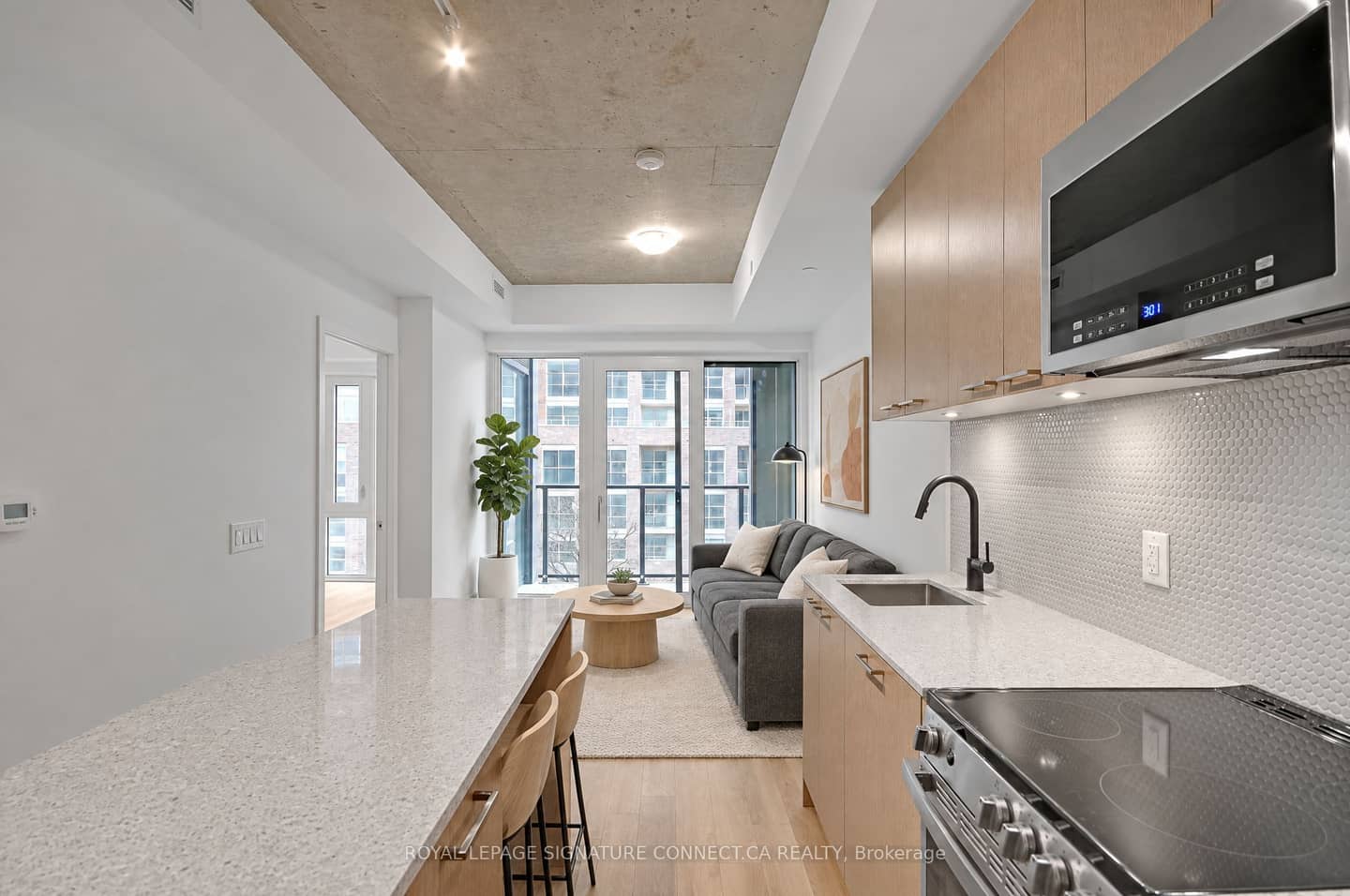 1808 St Clair Avenue 410, Toronto, ON M6N 0C1