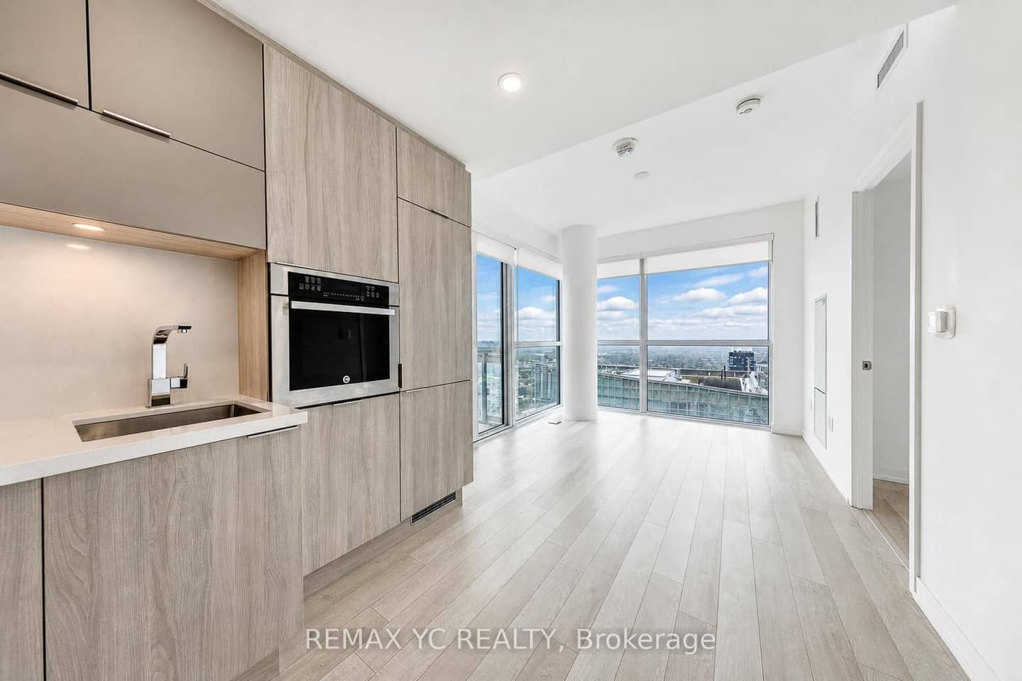 39 Roehampton Avenue 3708, Toronto, ON M4P 0G1