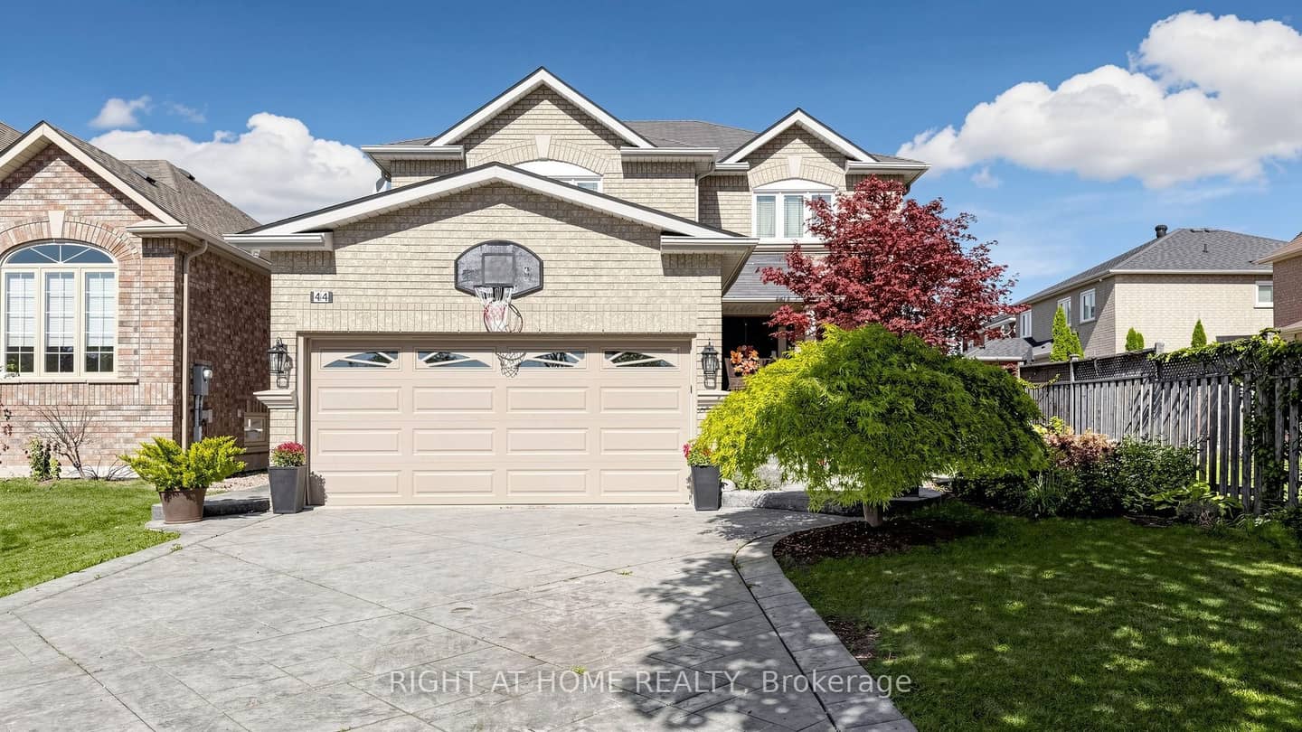 44 Robertson Close, Vaughan, ON L6A 2H1