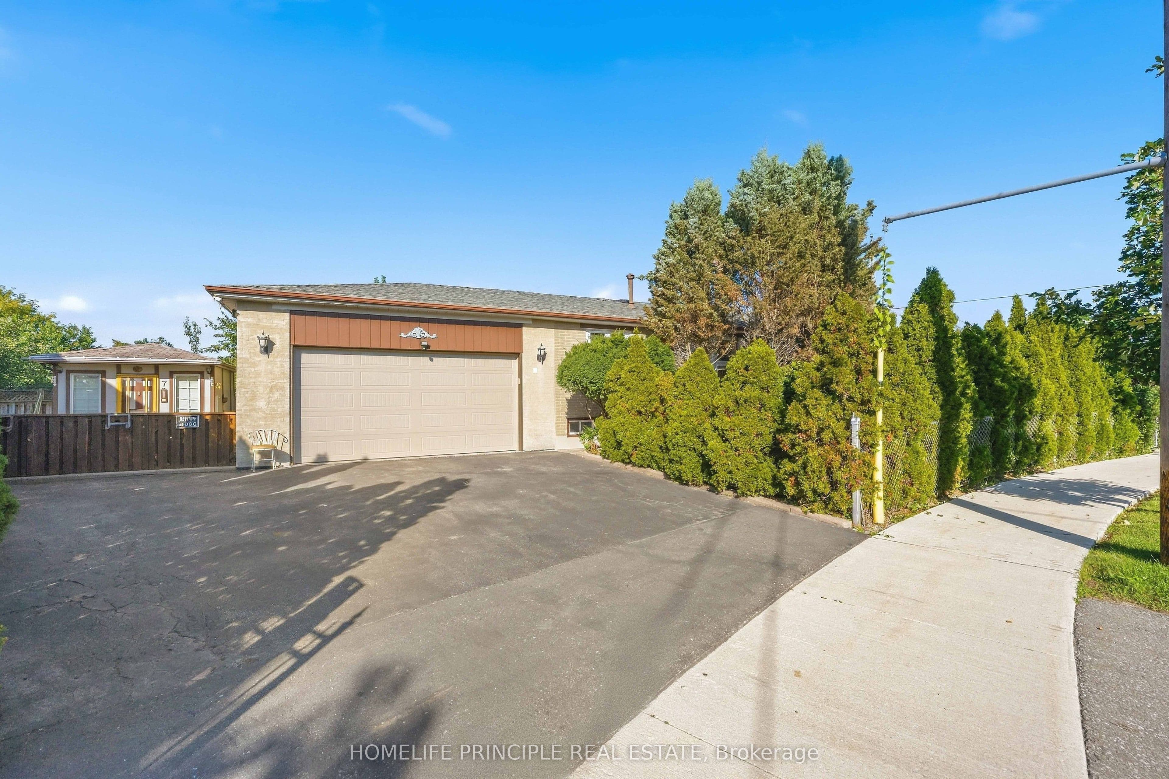 7 Checkers Court, Toronto, ON M3N 1P9