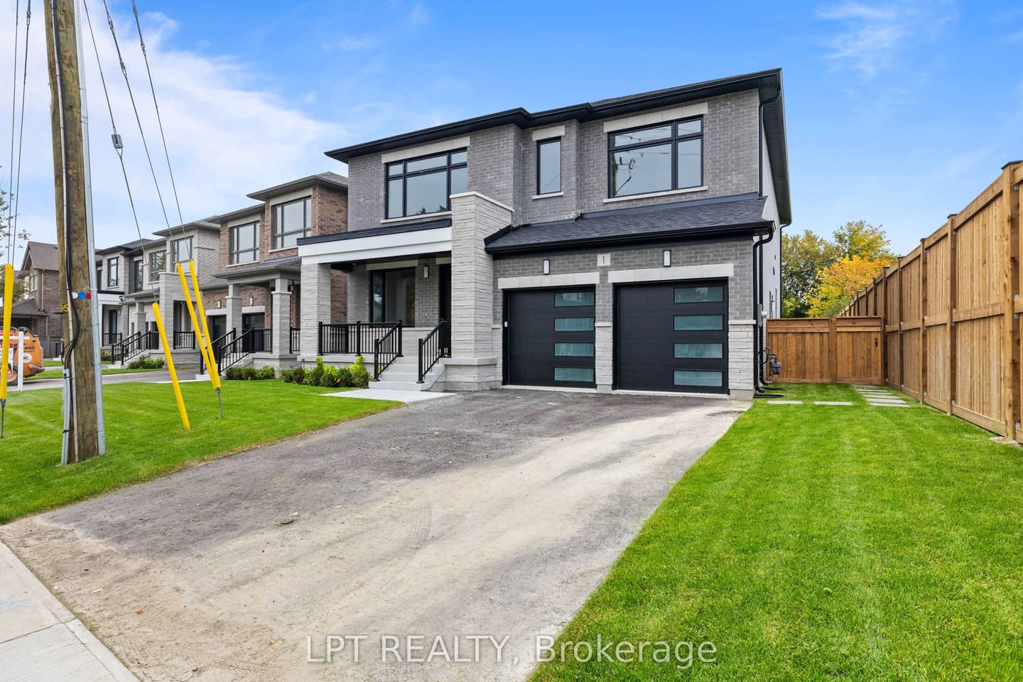 1 Richmond Park Drive, Georgina, ON L4P 0H2