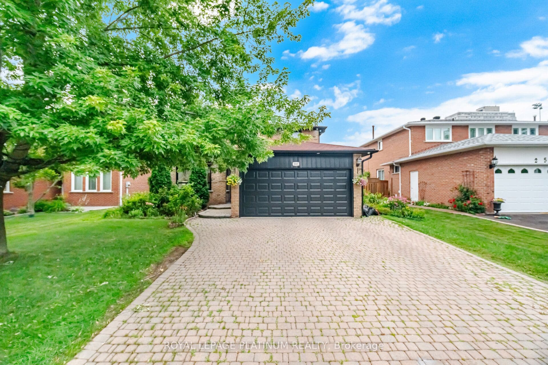 2542 Pollard Drive, Mississauga, ON L5C 3H1