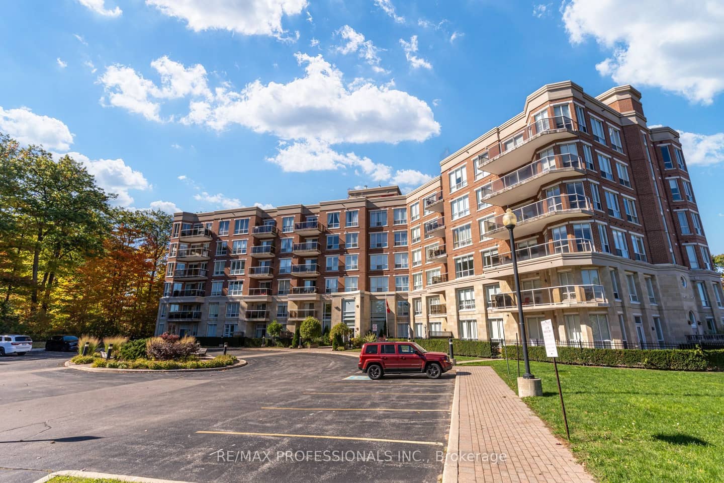 483 Faith Drive 402, Mississauga, ON L5R 0A1