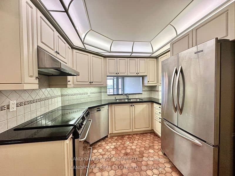3181 Bayview Avenue #716, Toronto, ON M2K 2Y2