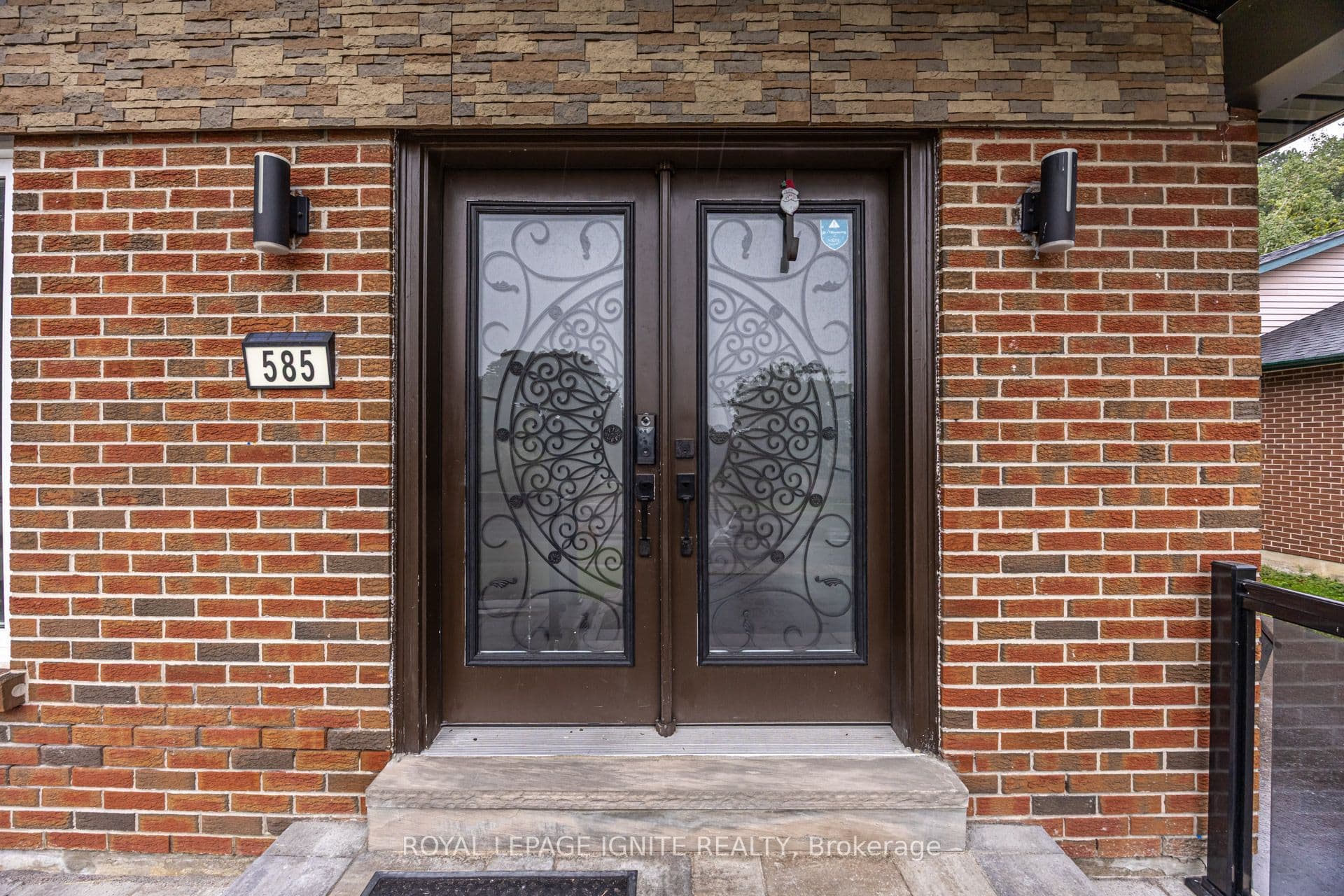 585 Grandview Street S, Oshawa, ON L1H 7T5