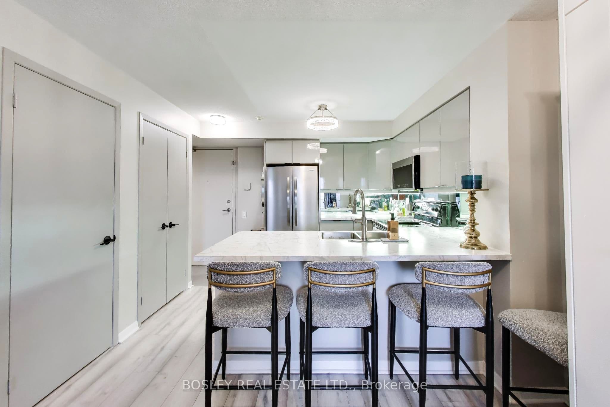 1050 The Queensway 713, Toronto, ON M8Z 1P7