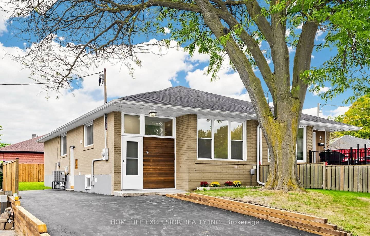 86 Newbury Drive, Newmarket, ON L3Y 4R3