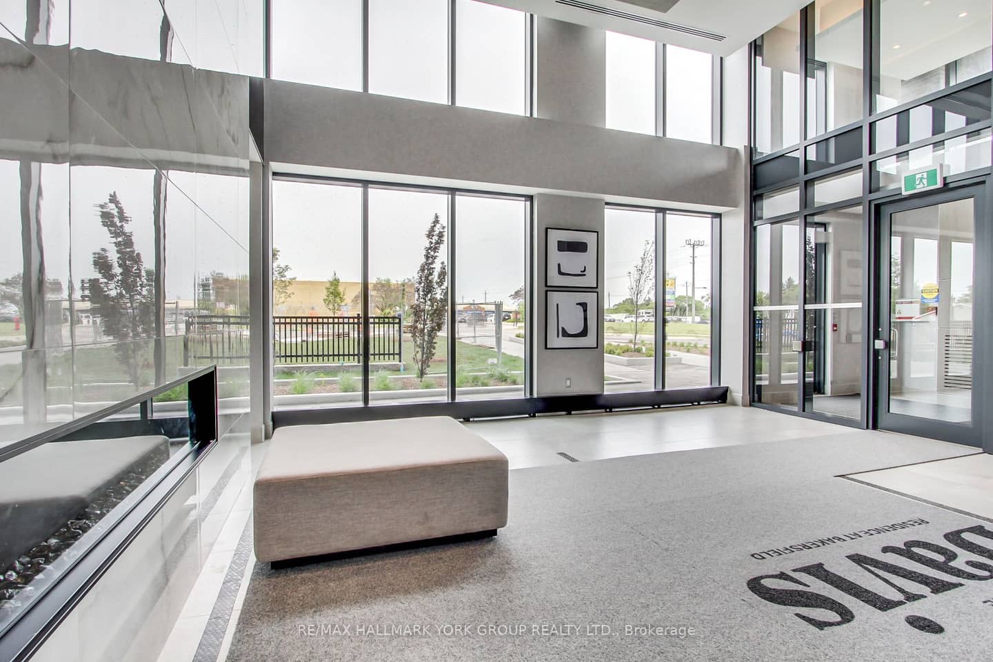 185 Deerfield Road 419, Newmarket, ON L3Y 0G7