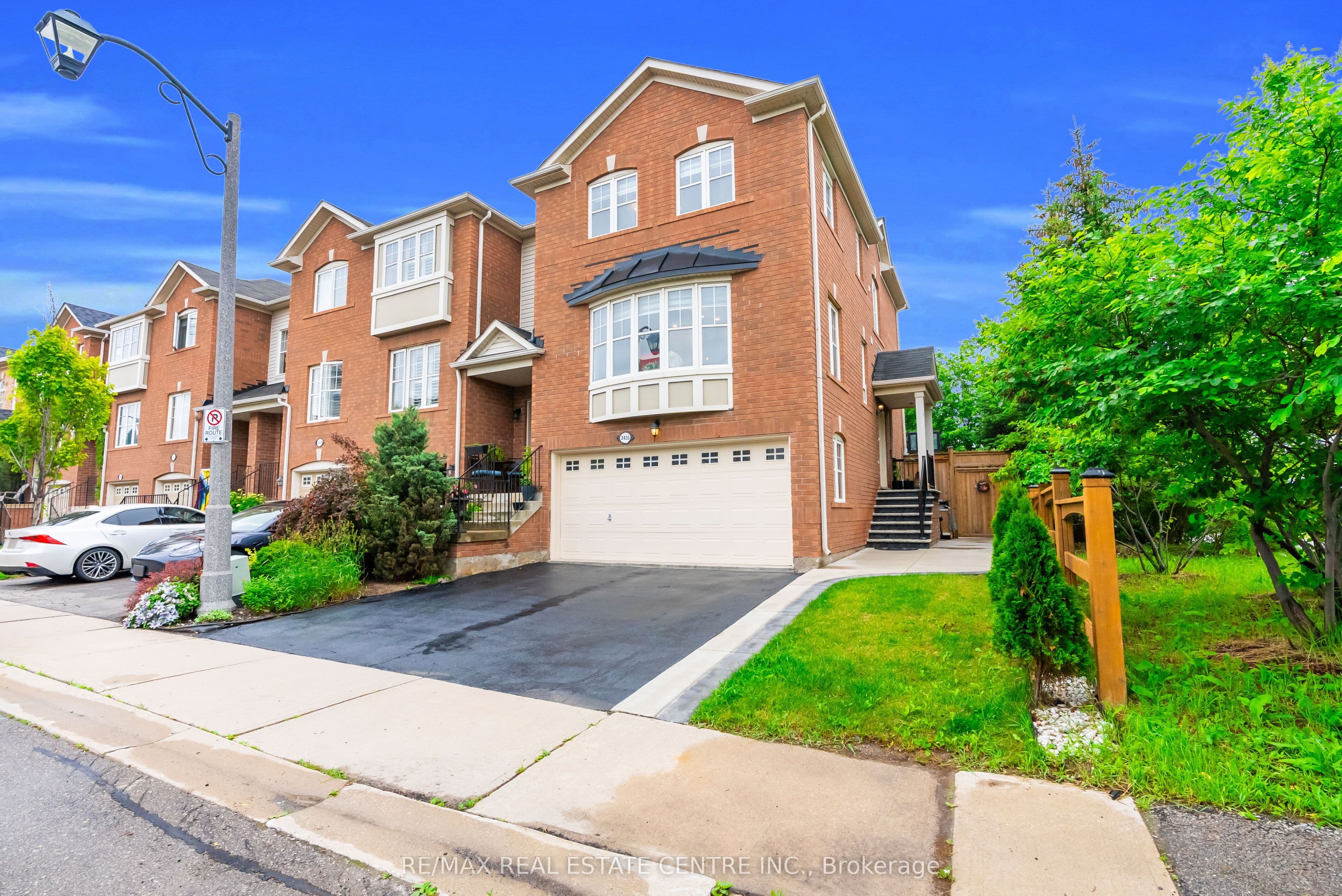 2435 Coho Way N, Oakville, ON L6M 0G7