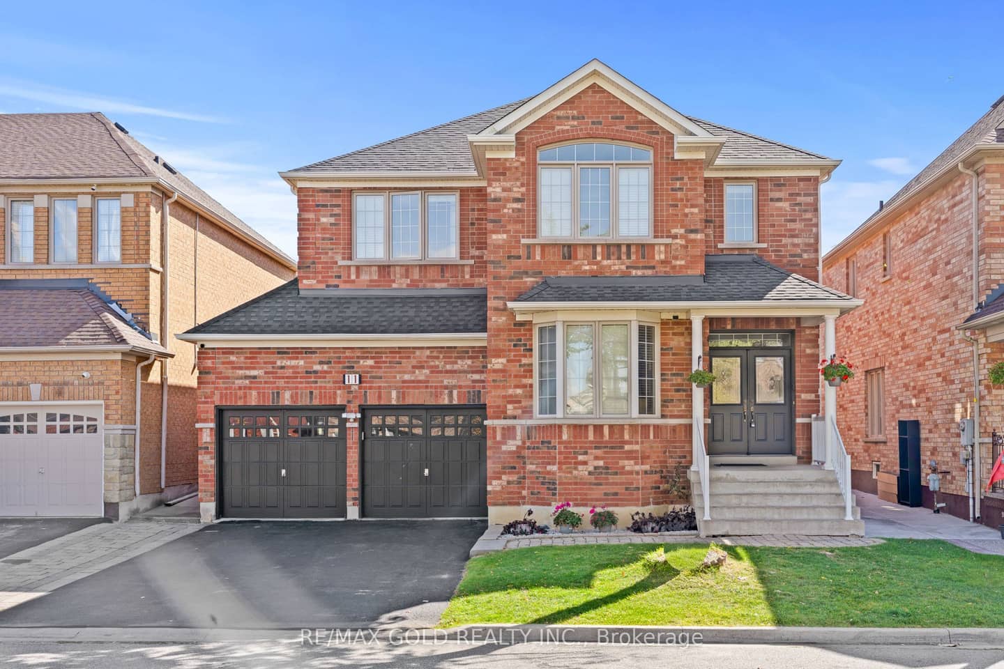 11 Maple Valley Street, Brampton, ON L6P 2E7