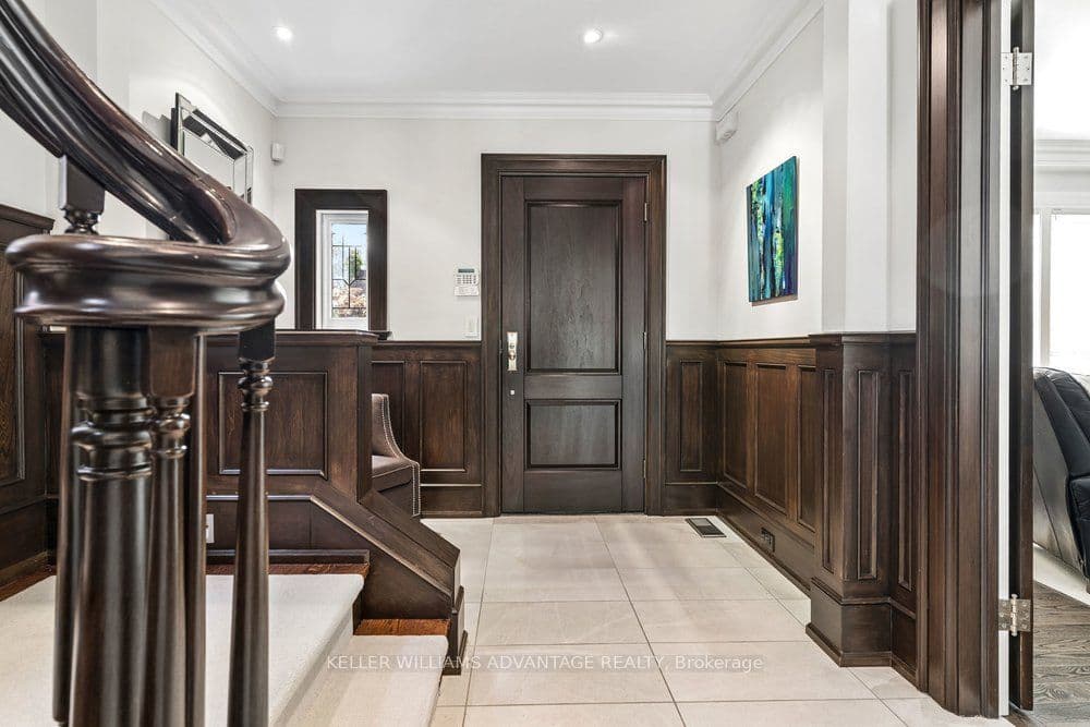 8 Wilgar Road, Toronto, ON M8X 1J4