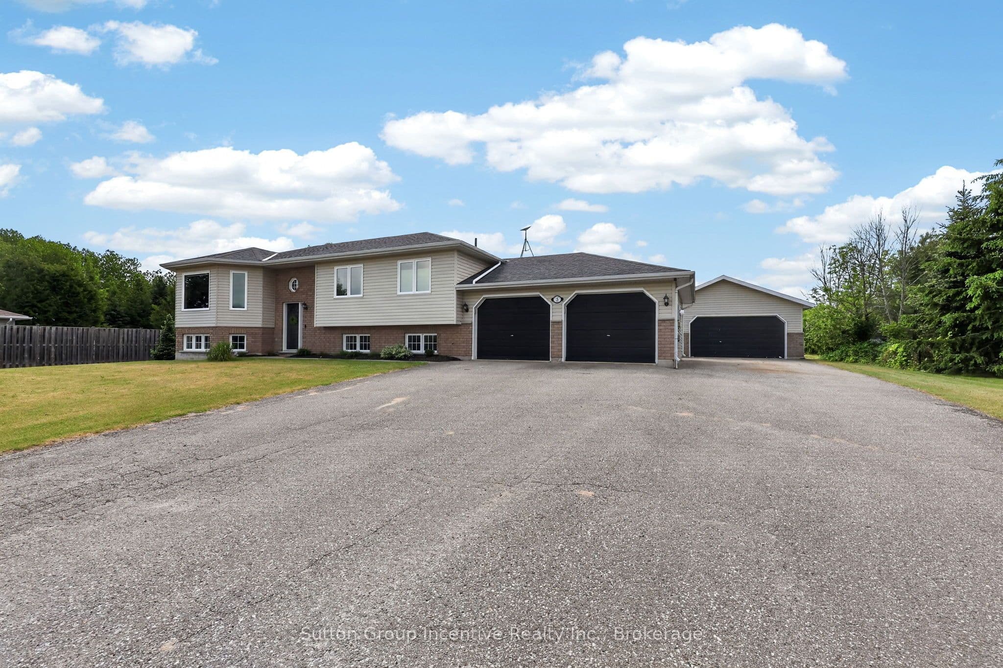 5 Marl Creek Drive, Springwater, ON L0L 2K0