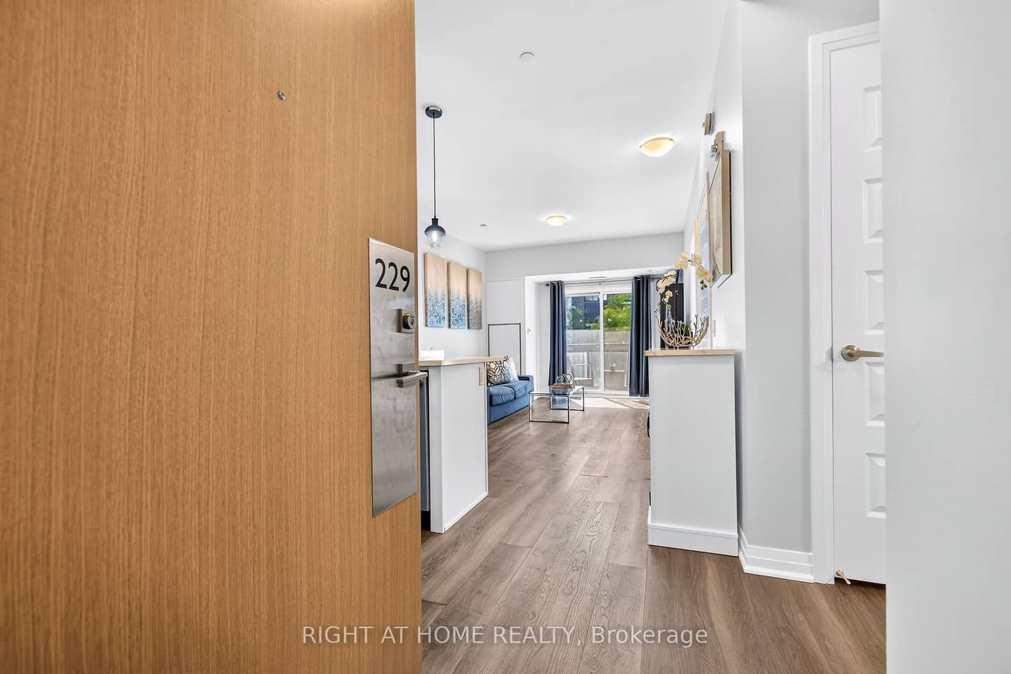 128 Grovewood Common 229, Oakville, ON L6H 0X3