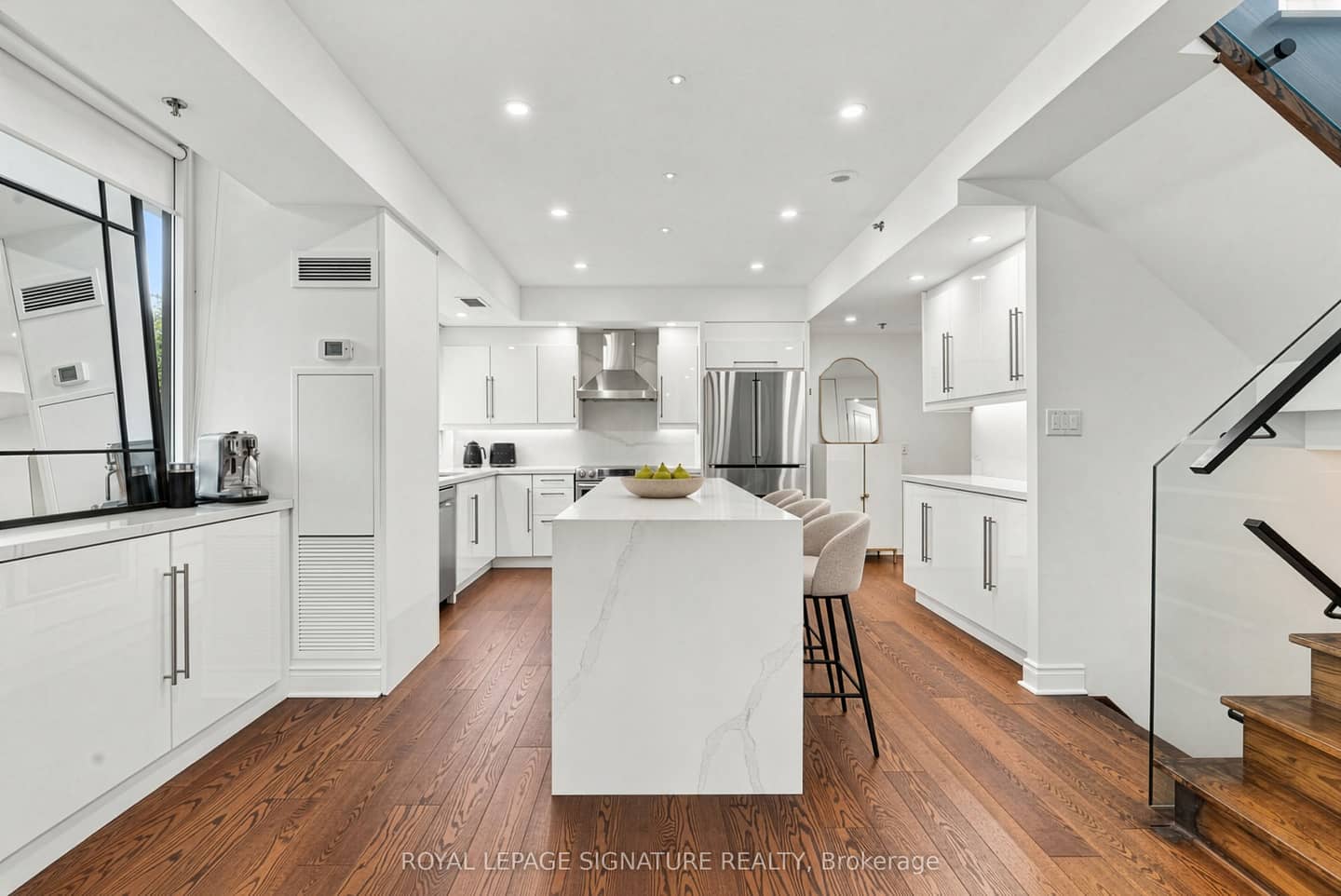 2230 Lake Shore Boulevard W 107, Toronto, ON M8V 0B2