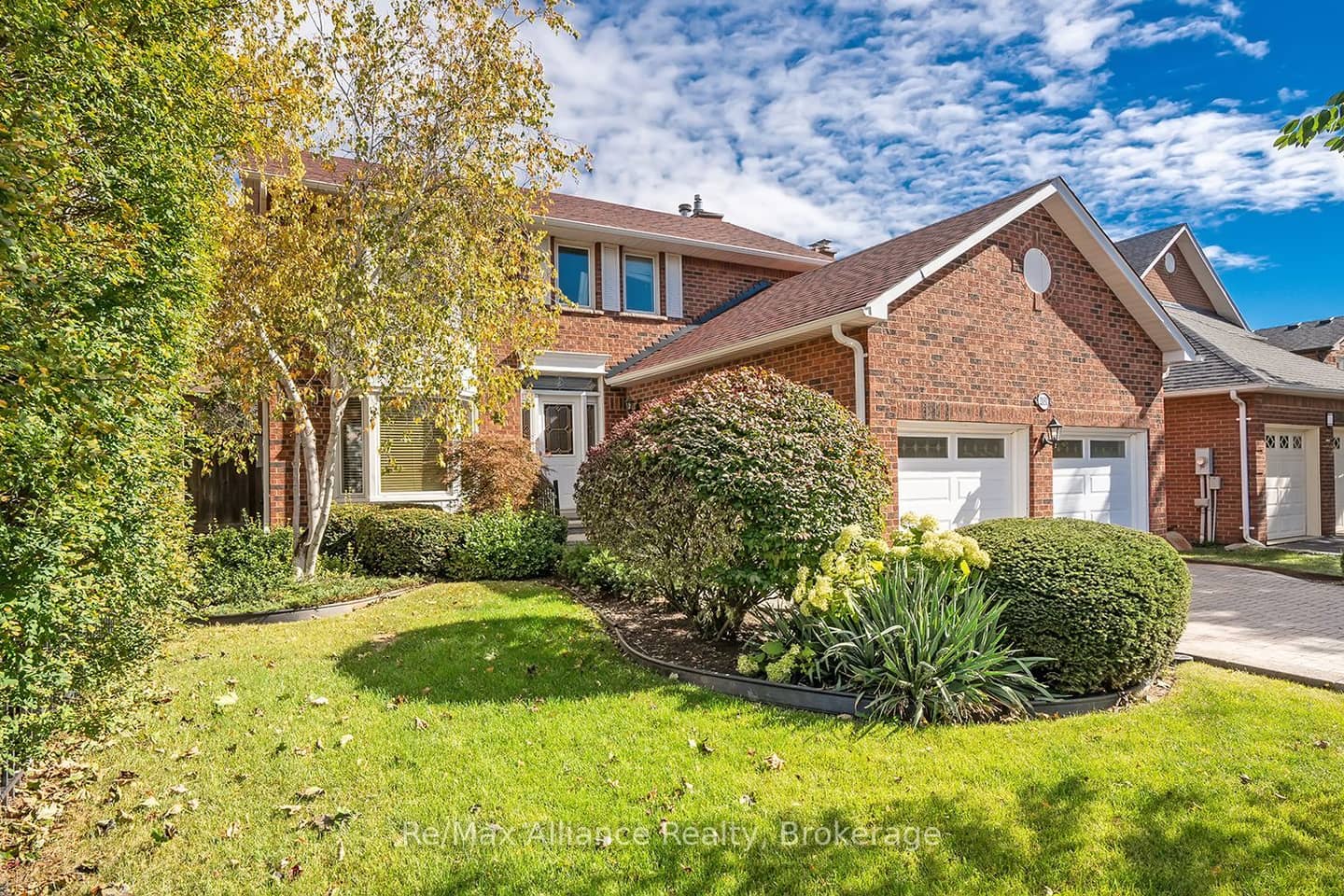 2151 Pineview Drive, Oakville, ON L6H 5M3