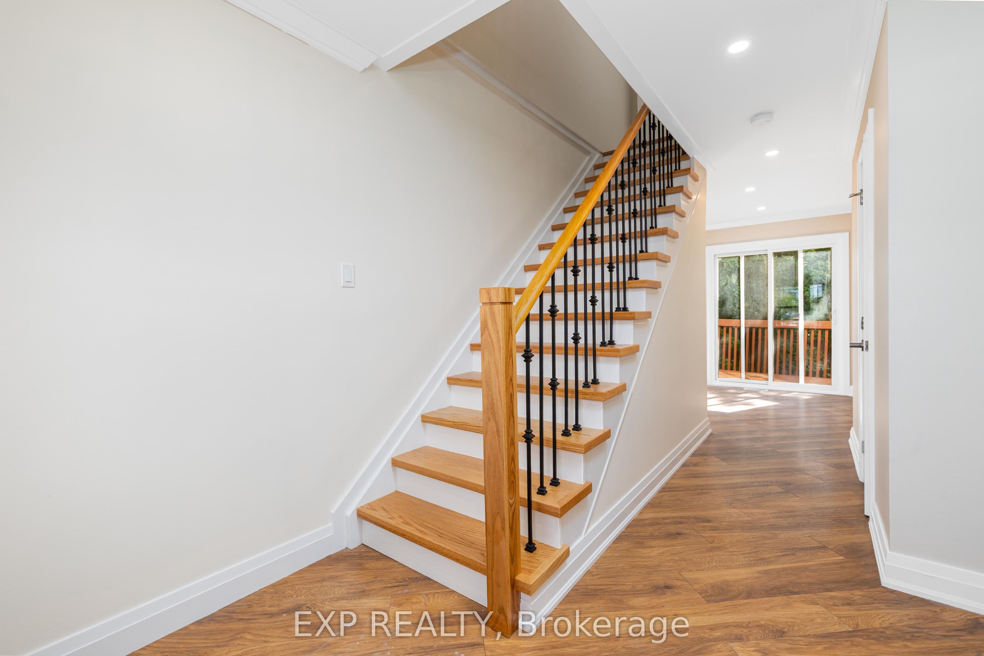 41 Hodgins Avenue, Georgina, ON L4P 3N1