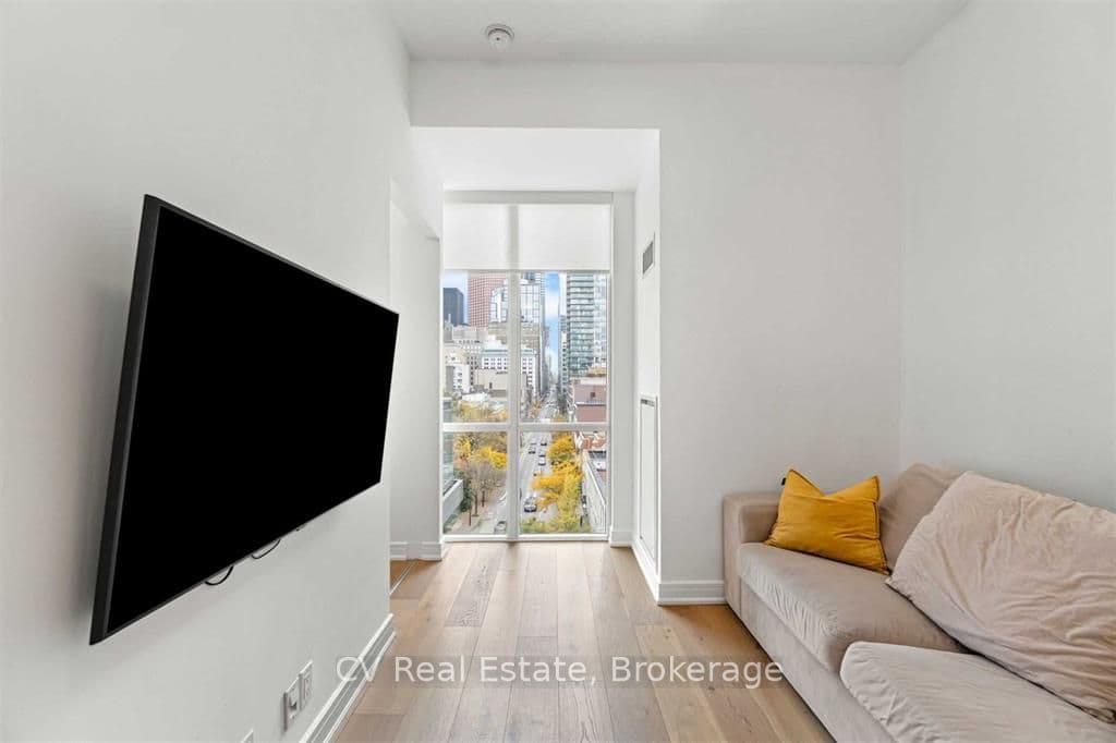 112 George Street S724, Toronto, ON M5A 2M5