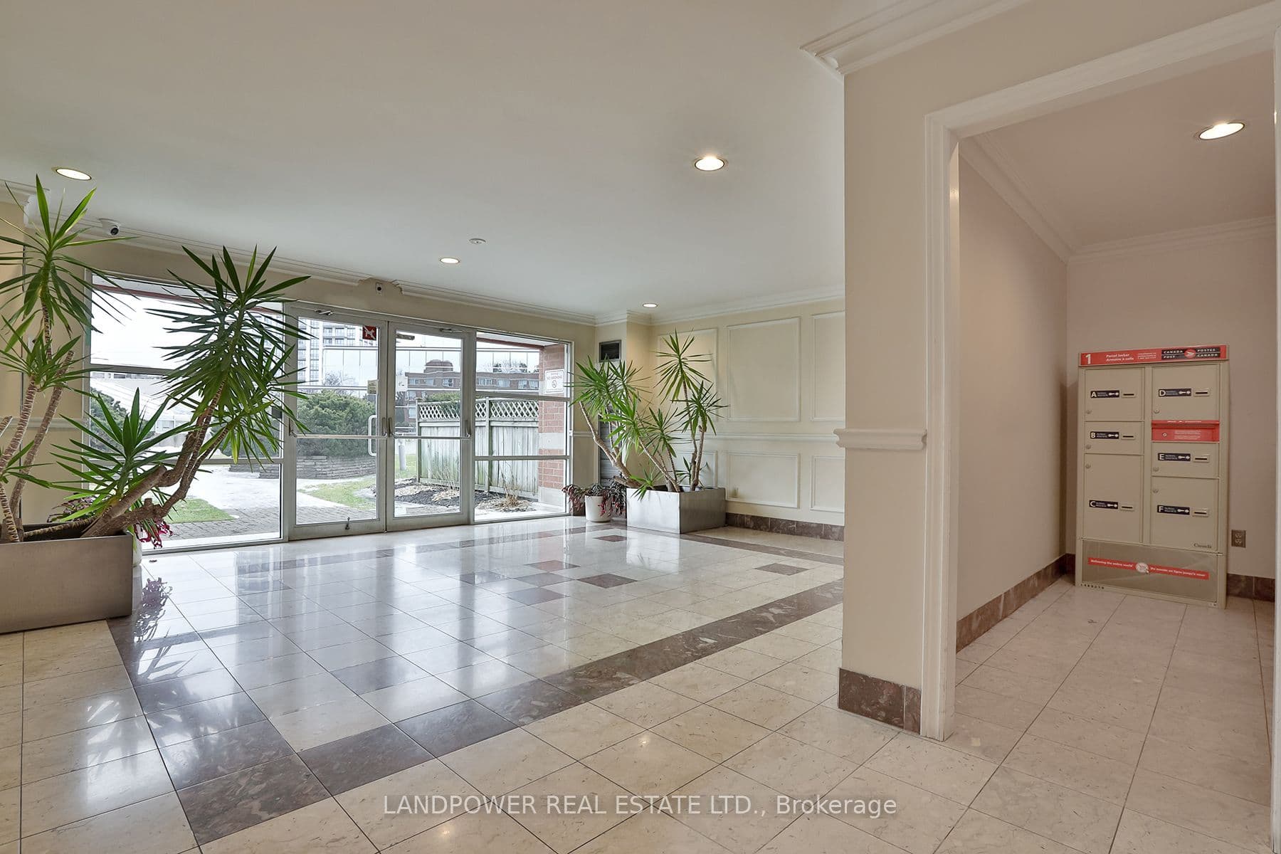9 Chalmers Road 101, Richmond Hill, ON L4B 3N3