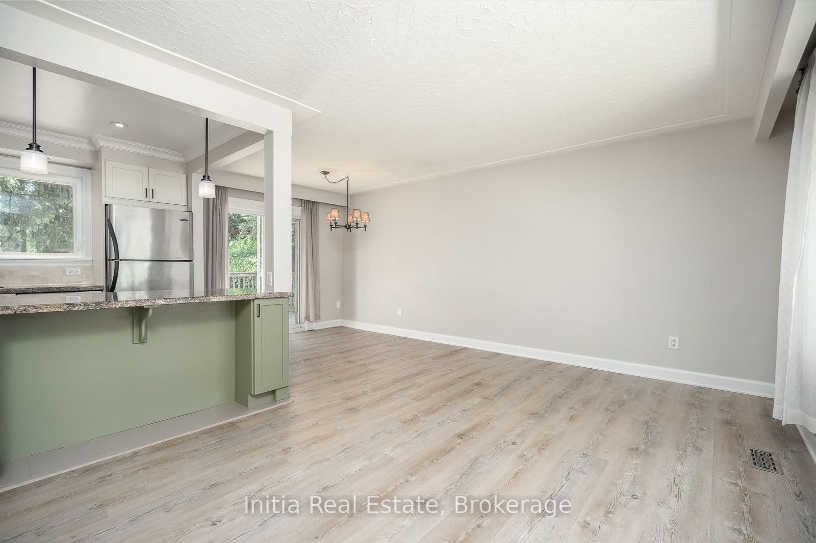 53 Burrows Avenue, Toronto, ON M9B 4W8