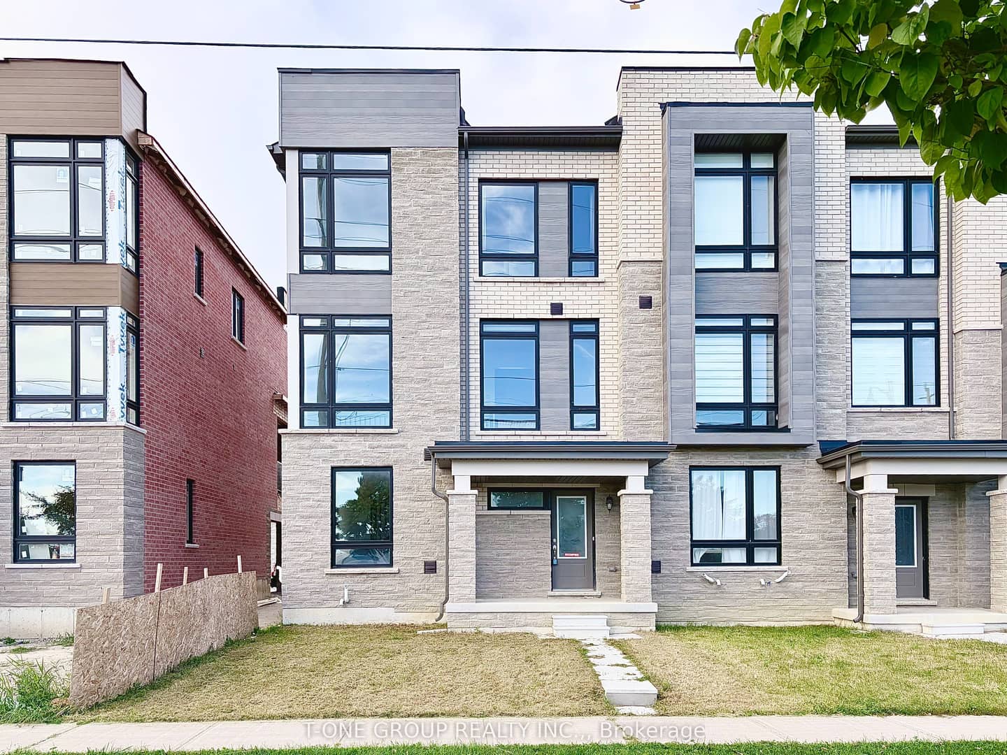 110 Blick Crescent, Aurora, ON L4G 7B6