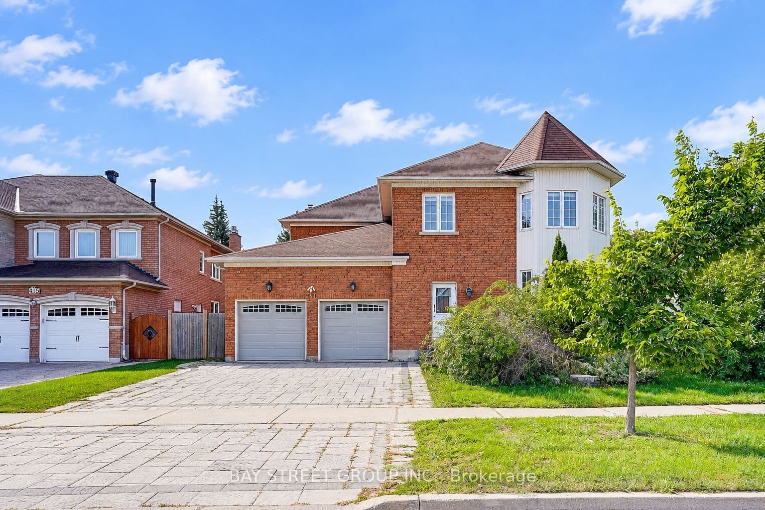 411 Weldrick Road E, Richmond Hill, ON L4B 2M8