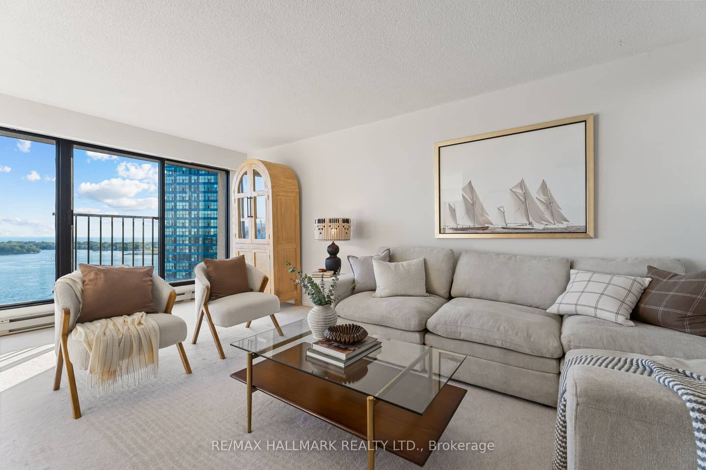 65 Harbour Square 2408, Toronto, ON M5J 2L4