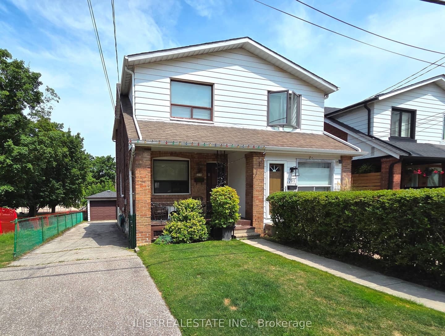213 Blantyre Avenue, Toronto, ON M1N 2R7