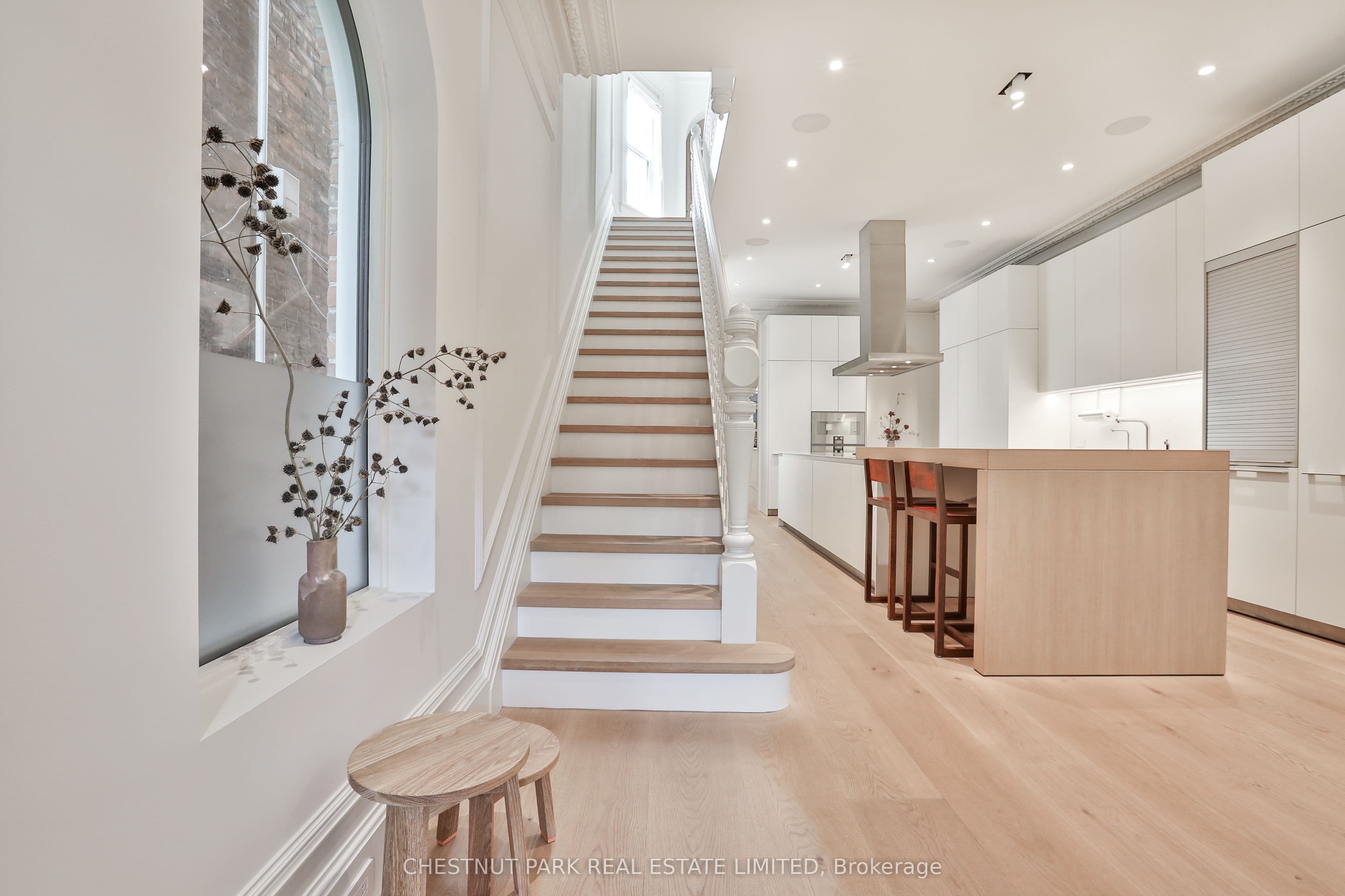 424 Euclid Avenue, Toronto, ON M6G 2S9