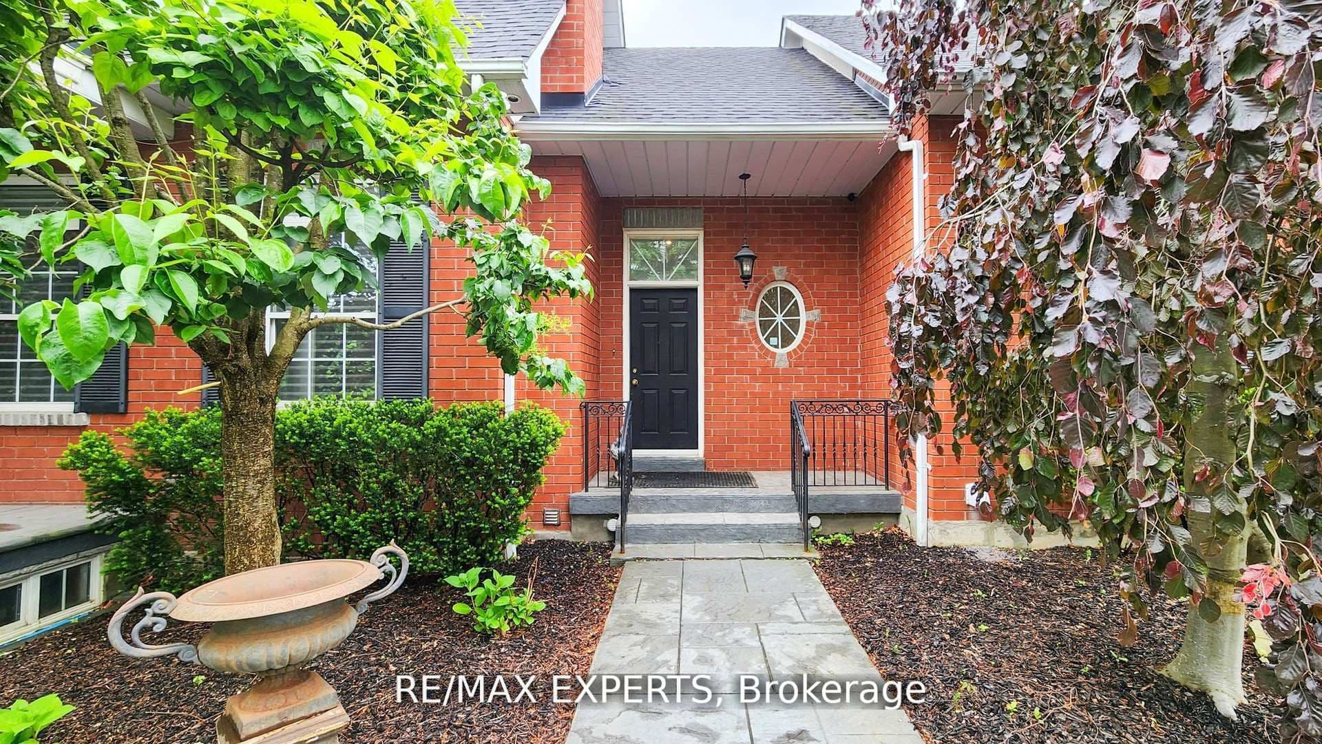 27 Theresa Circle, Vaughan, ON L0J 1C0