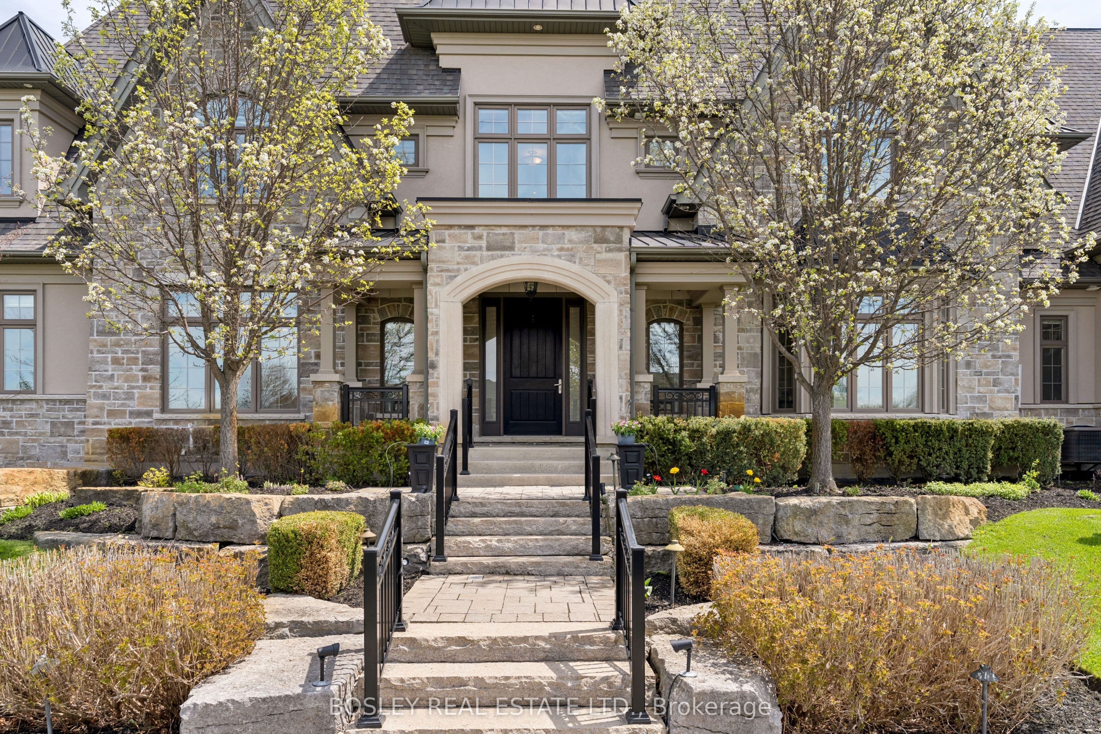 3325 Hollywood Court, Pickering, ON L1X 0A3