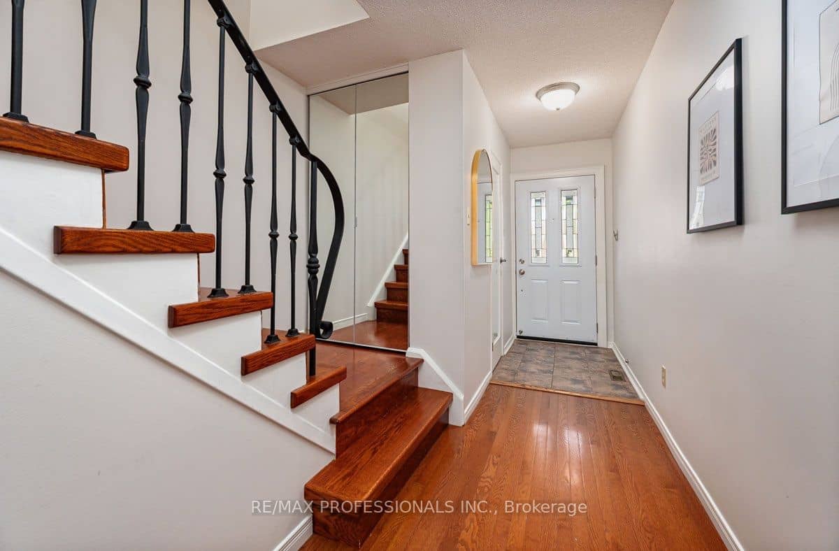 1951 Rathburn Road E 176, Mississauga, ON L4W 2N9