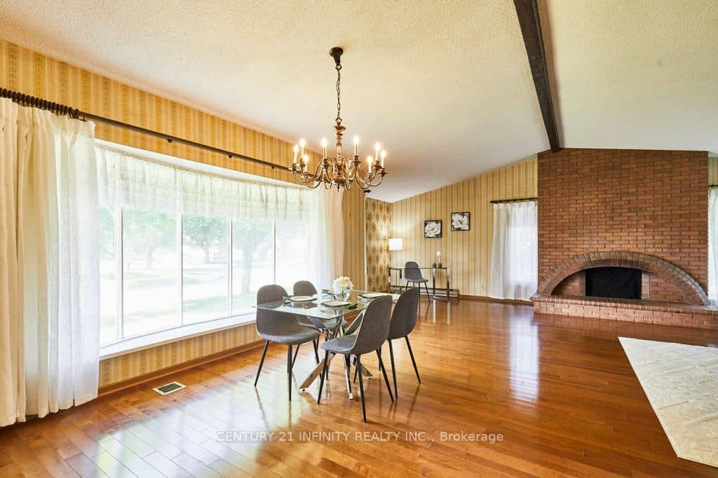 1 Goodland Gate, Toronto, ON M1S 1V4