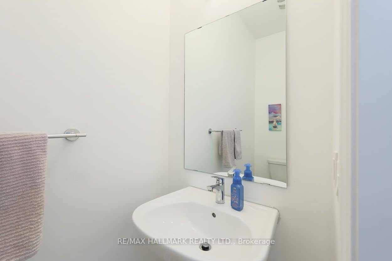 1090 Lockie Drive, Oshawa, ON L1L 0R9