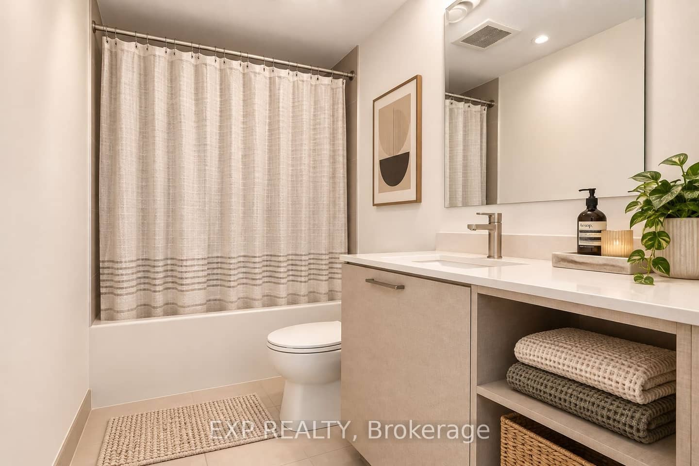19 Western Battery Road 811, Toronto, ON M6K 3S4