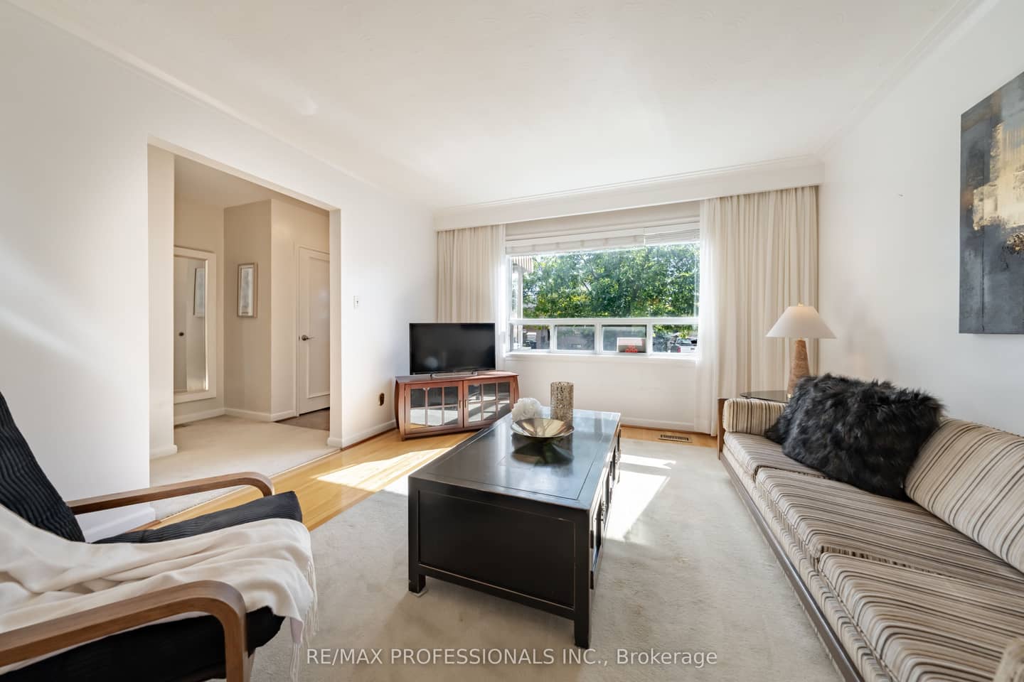 228 Eileen Avenue, Toronto, ON M6N 1W1