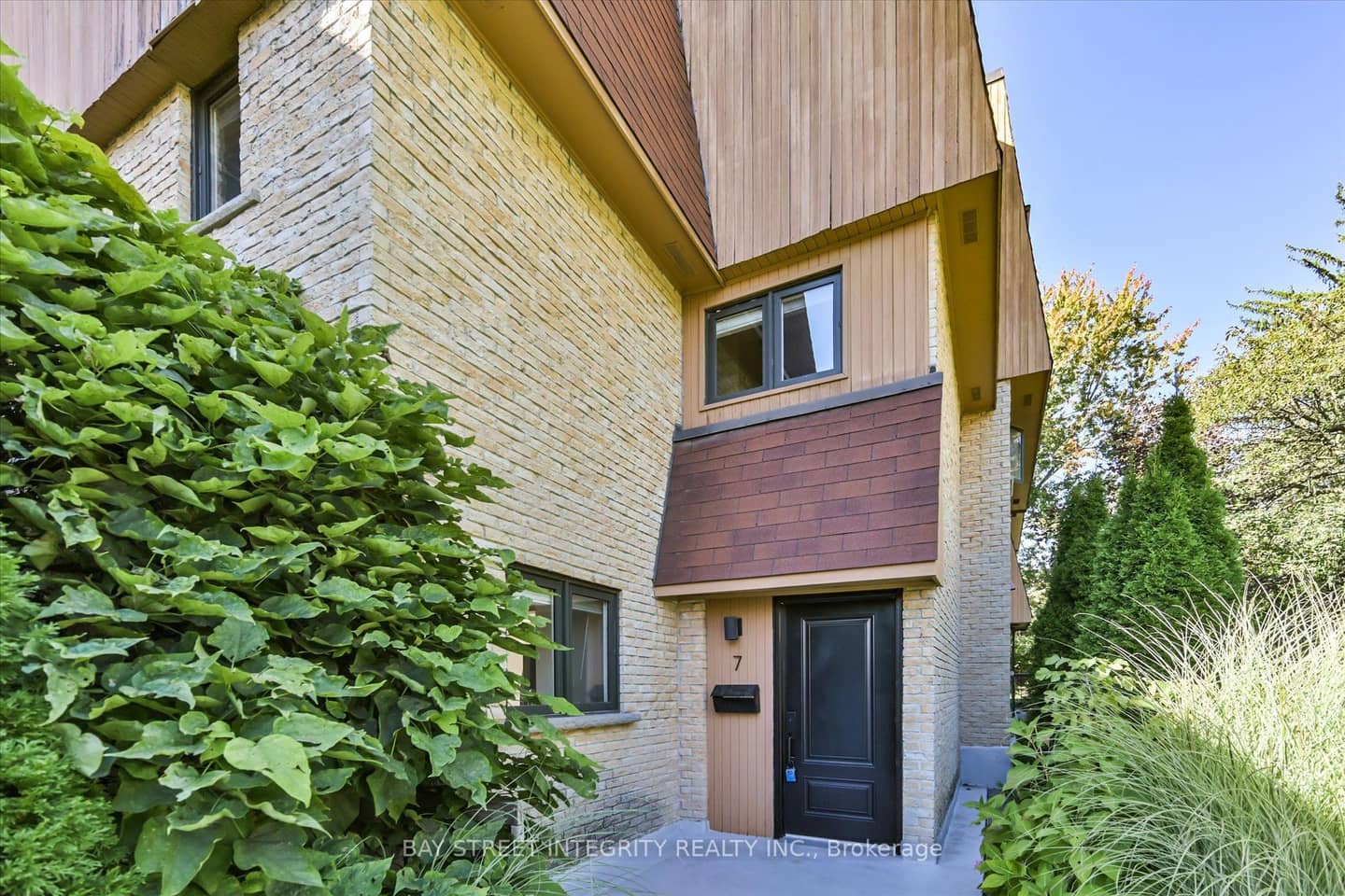 250 Erskine Avenue 7, Toronto, ON M4P 1Z4