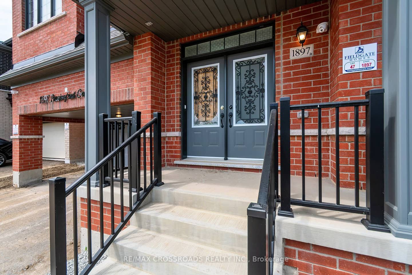 1897 Passionfruit Grove, Pickering, ON L1Y 0B4
