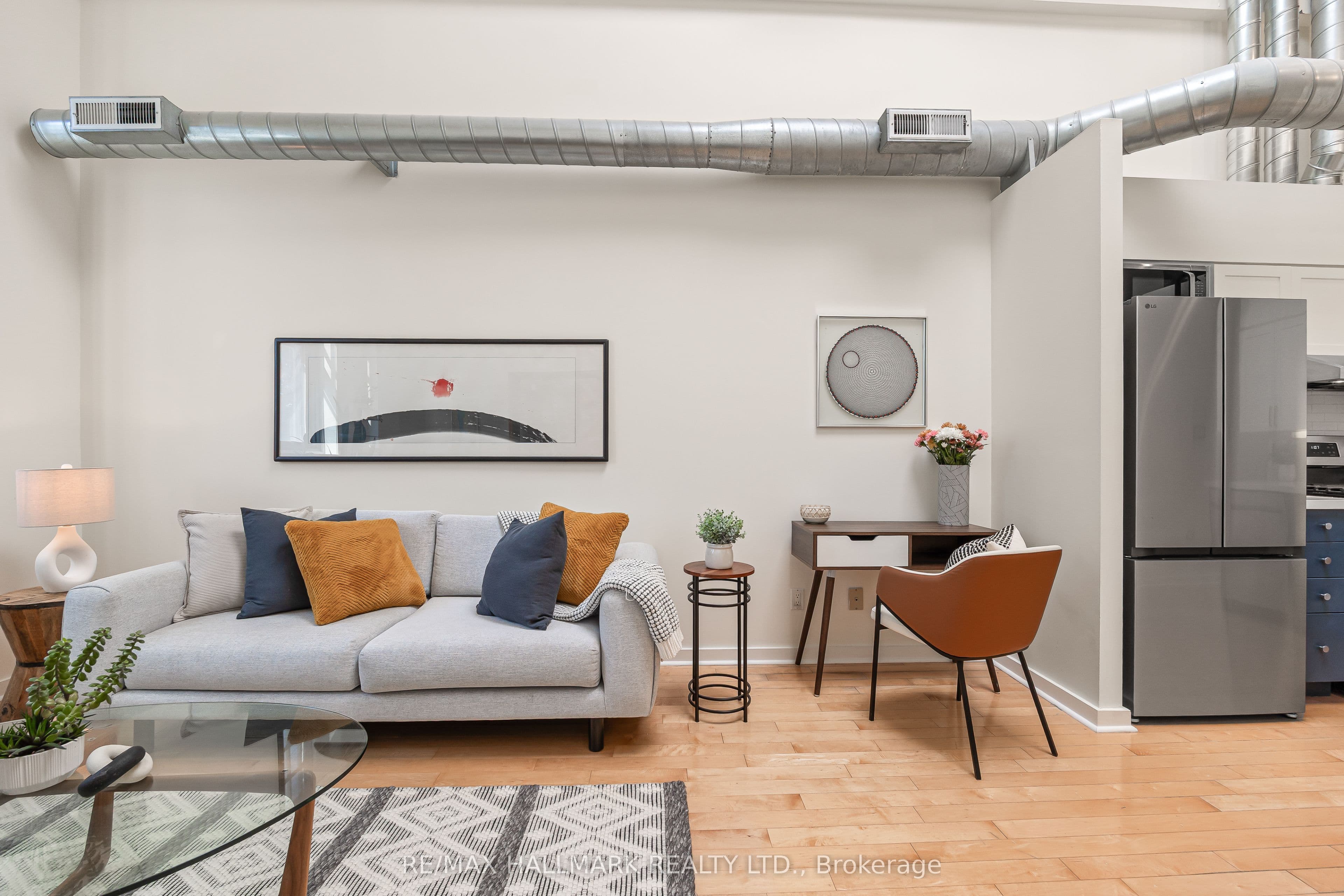394 Euclid Avenue 205, Toronto, ON M6G 2S9