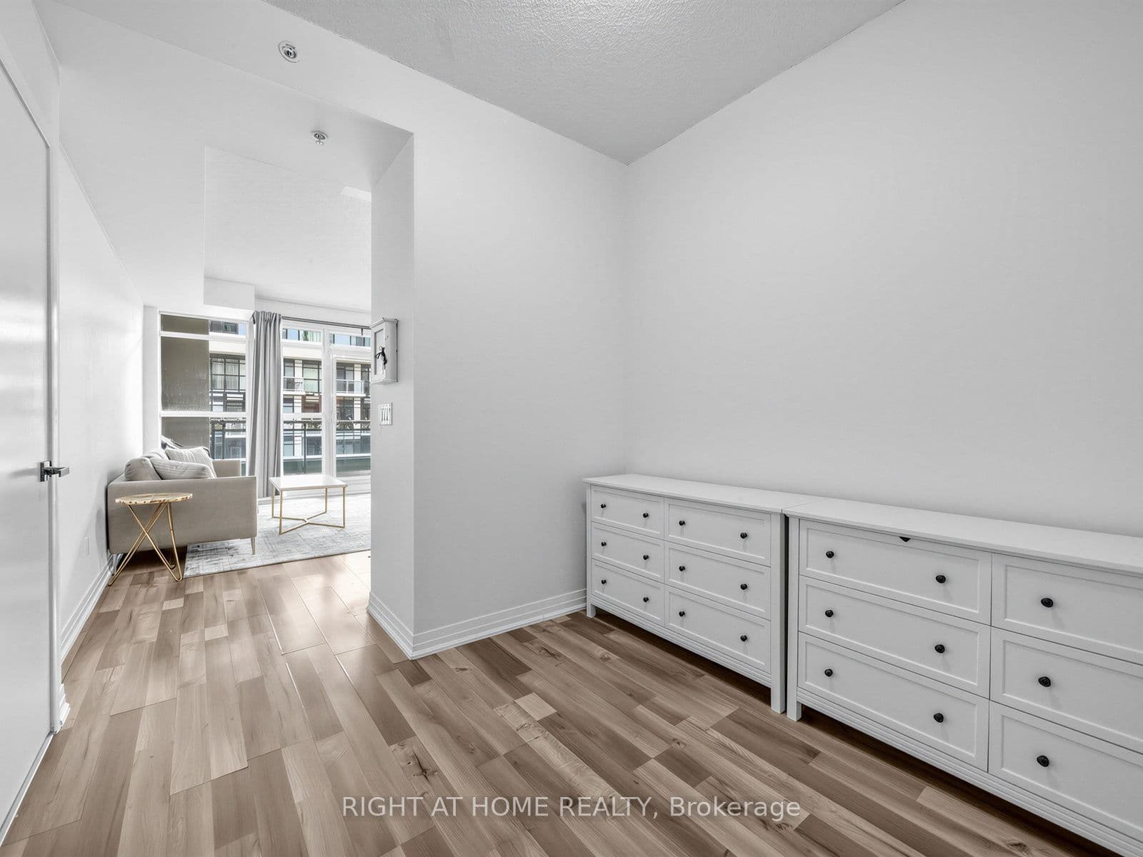 155 Legion Road N 208, Toronto, ON M8Y 0A7