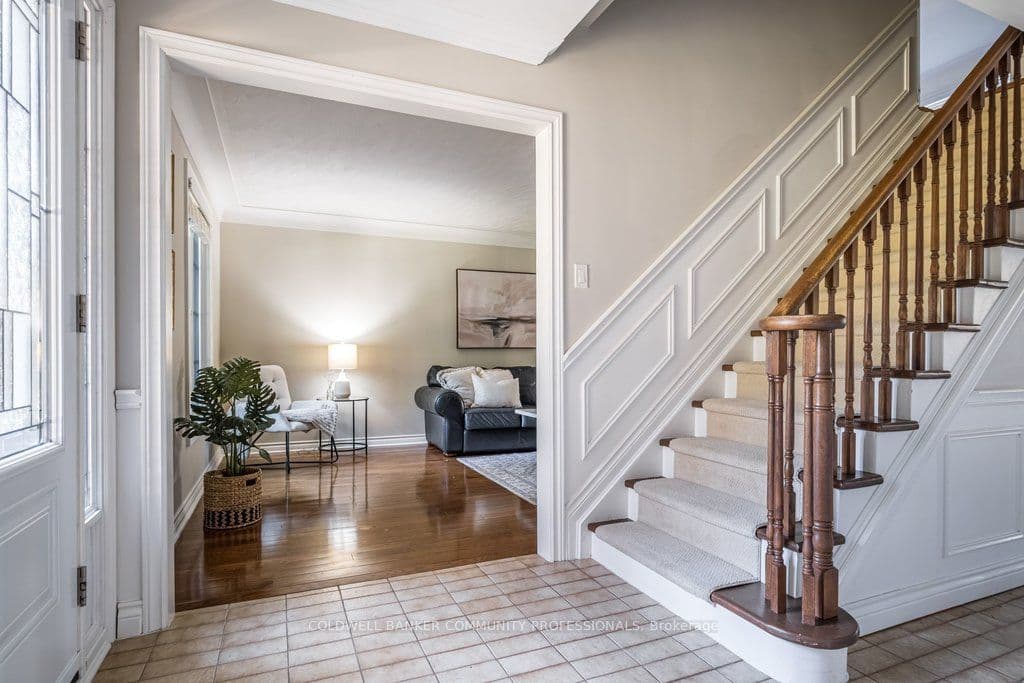 6 Cottonwood Court, Hamilton, ON L9G 3W1