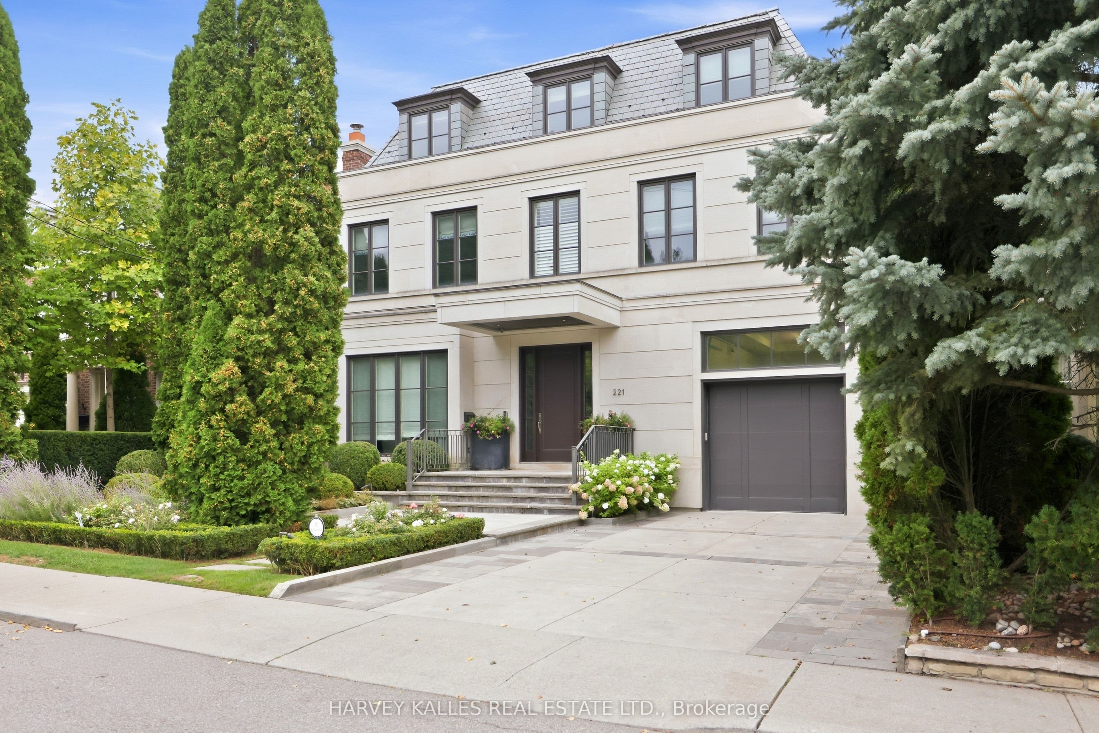 221 Dunvegan Road, Toronto, ON M5P 2P3