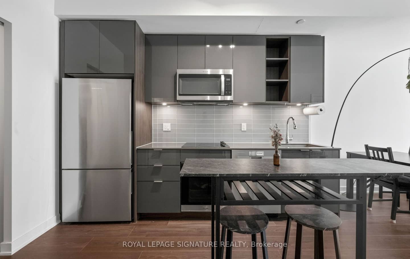 543 Richmond Street W 427, Toronto, ON M5V 0W9
