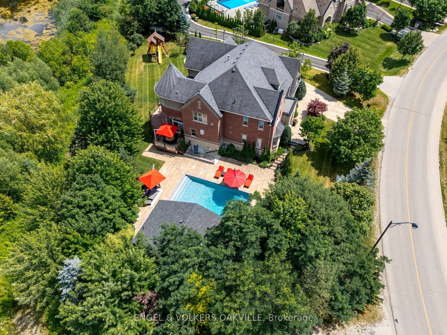 33 Barraclough Boulevard, Halton Hills, ON L7G 0E8
